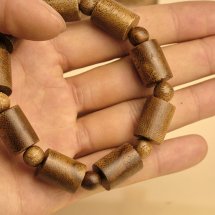 Vòng tay trầm hương -Trầm tốc vườn đốt trúc 12li – Trúc Hưng Vượng Phát
