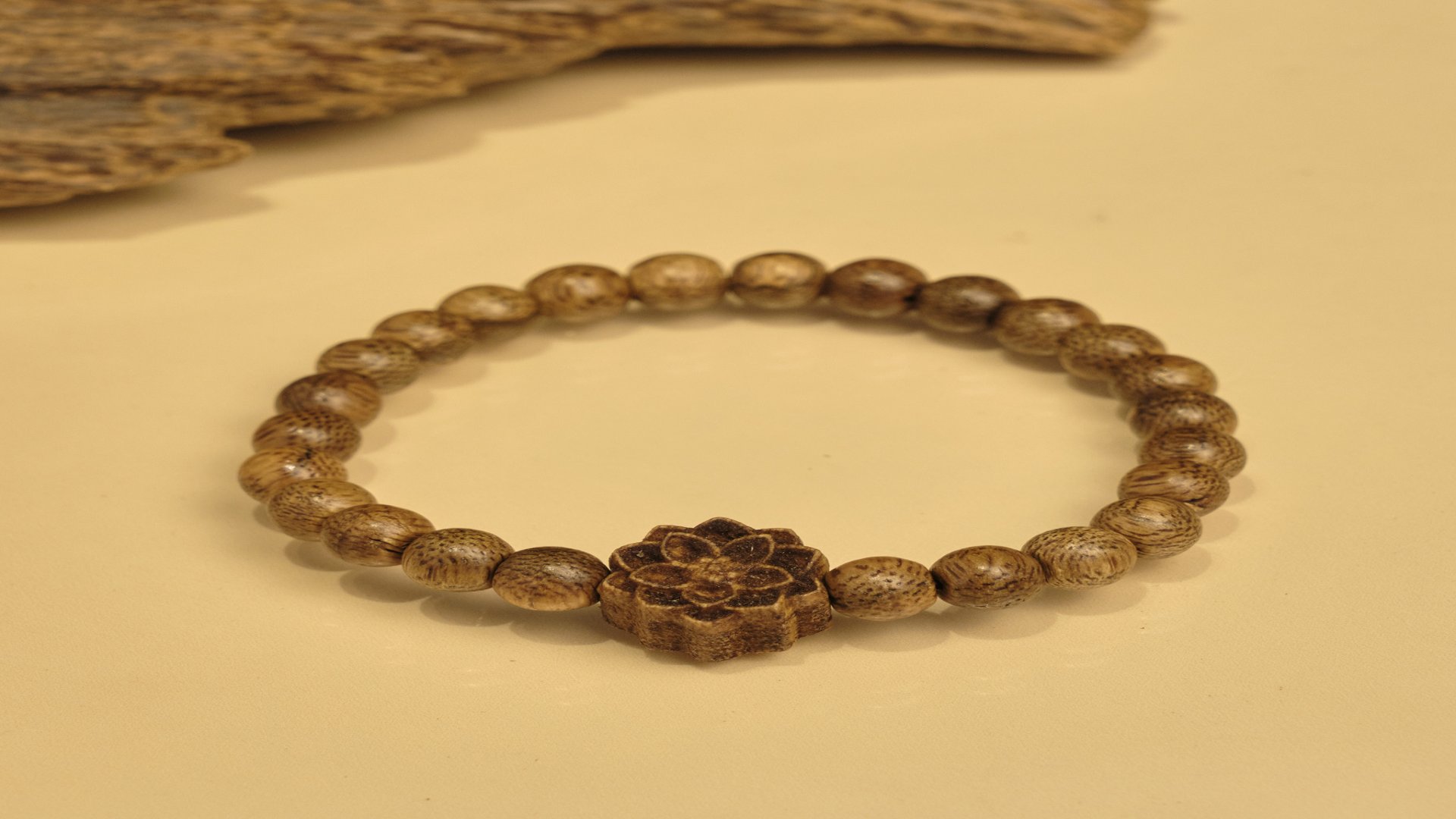 Vòng tay Trầm Hương, Trầm tốc vườn mix charm gỗ 7 li mộc mạc,sang trọng